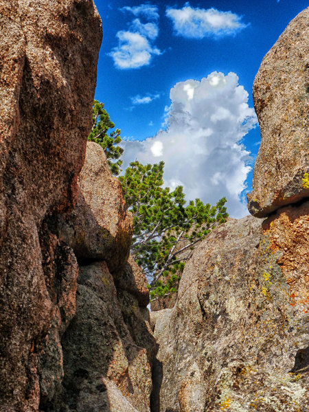 Rock formations along the Bierstadt.