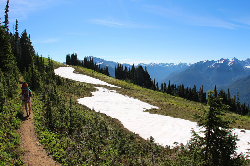 2.1 miles with plenty of High Divide views