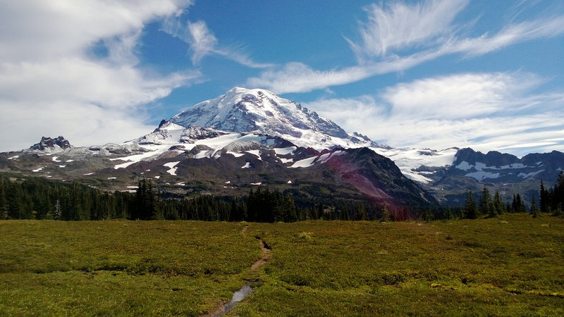 The eponymous Mt. Rainier.