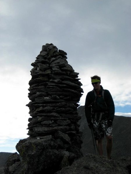 A large cairn along the ridge provides a can't-miss landmark.