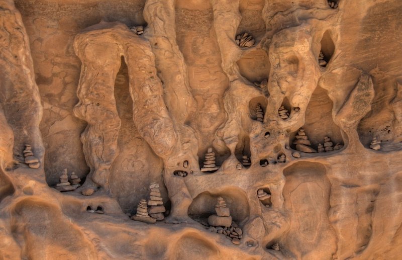 Rock piles in nooks on the Navajo Arch Trail