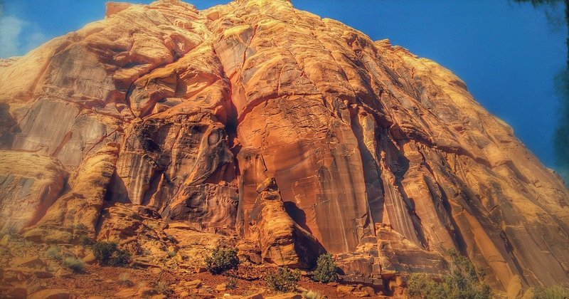 The base of the cliffs on Monument Canyon Trail, the day before the snow