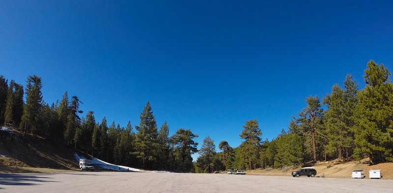 The parking area for the start. This is looking back towards the entrance. The trailhead is towards the right, where that dark SUV is.