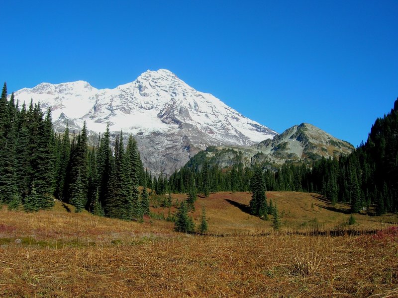 Rainier and Pyramid Peak (photo by brewbooks)