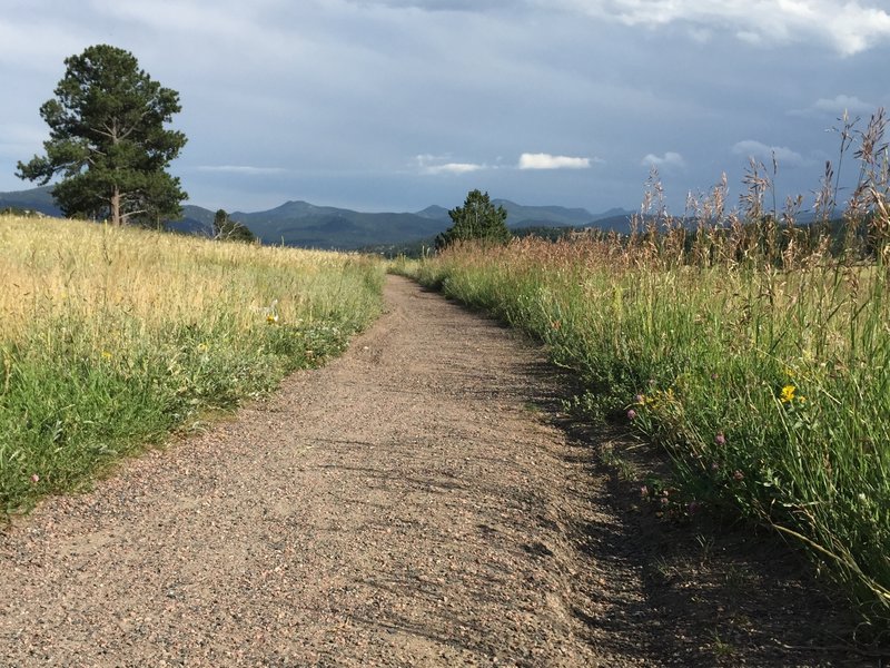 Remarkable views to the south, taken from the final turn towards the parking lot on the Painter's Pause trail.