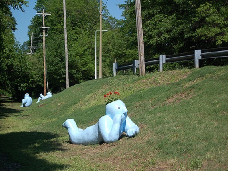 Enjoy these big, fun sculptures at the west end of the trail just off North Parkway.