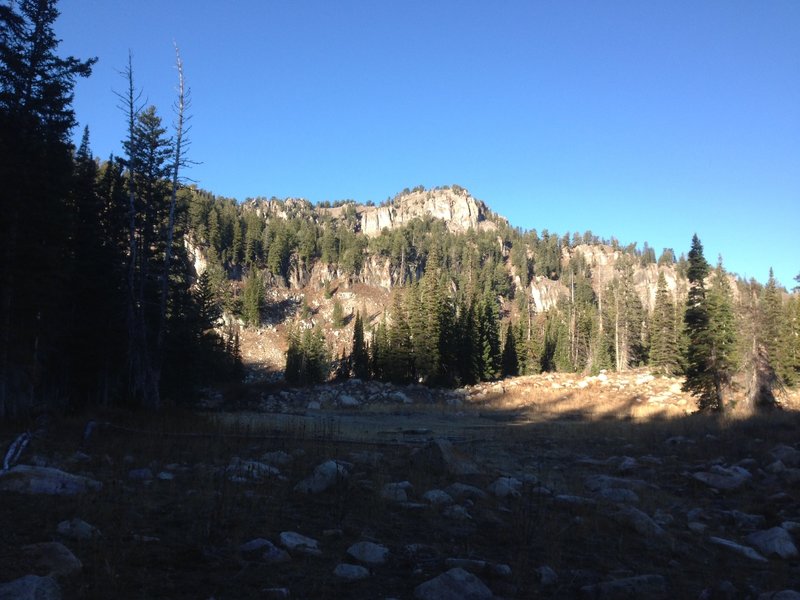 A small dry pond and cliffs near Steam Mill Lake.