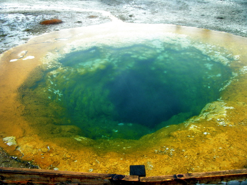 Morning Glory Hot Spring in the early Spring