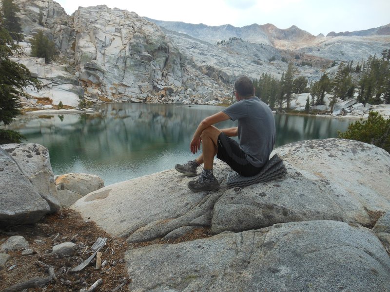 An unnamed lake tucked in the rocks near Red Peak Pass.