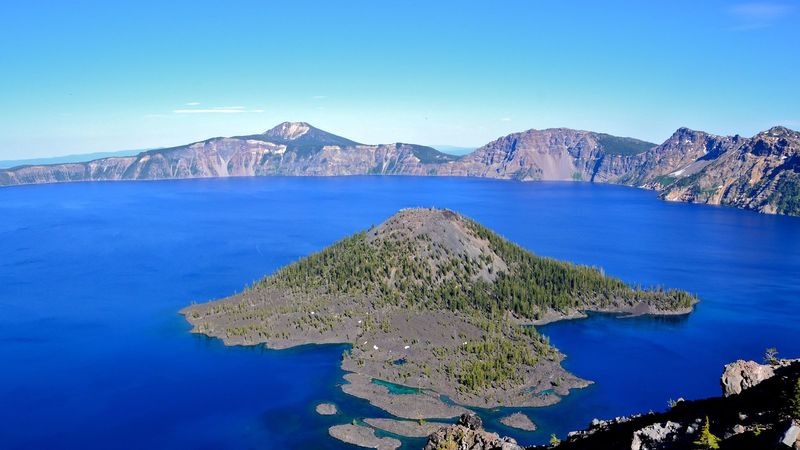 The view of Wizard Island from the Lightening Spring Trail.