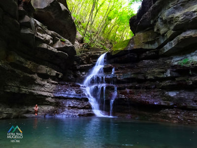 A cascade on the Rovigo river can be reached from the Trail del Mugello.