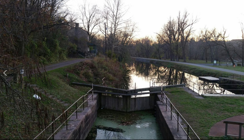 Looking at the downstream gate of Lock 60 from the pedestrian bridge.