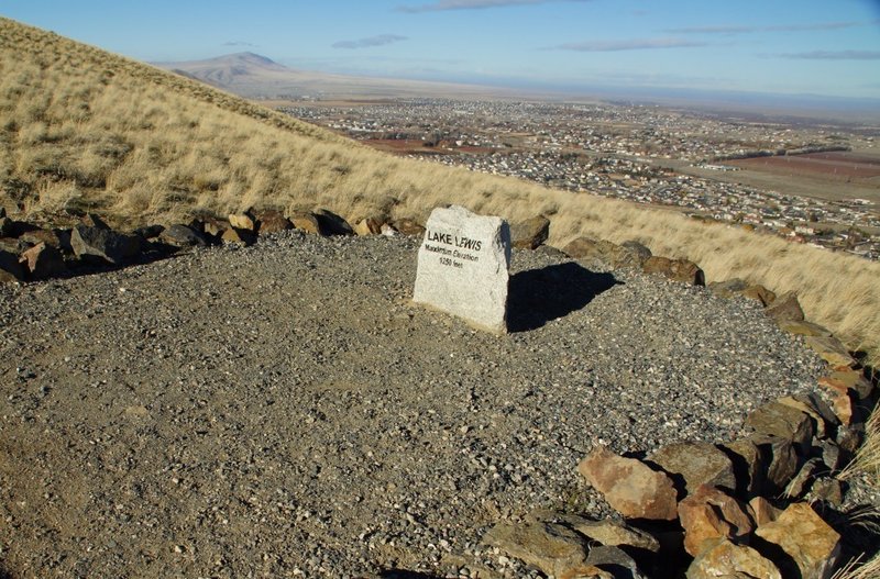 An elevation marker on the Canyon Trail makes note of what was once the Lake Lewis shoreline.