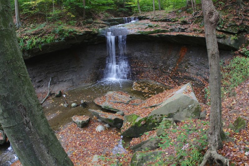 Fall foliage of Blue Hen Falls.