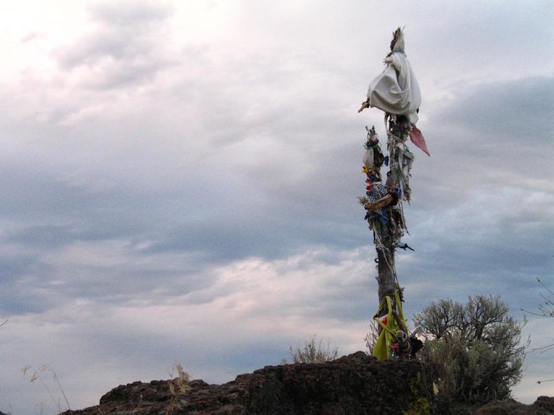 Medicine Pole at Captain Jacks Stronghold.