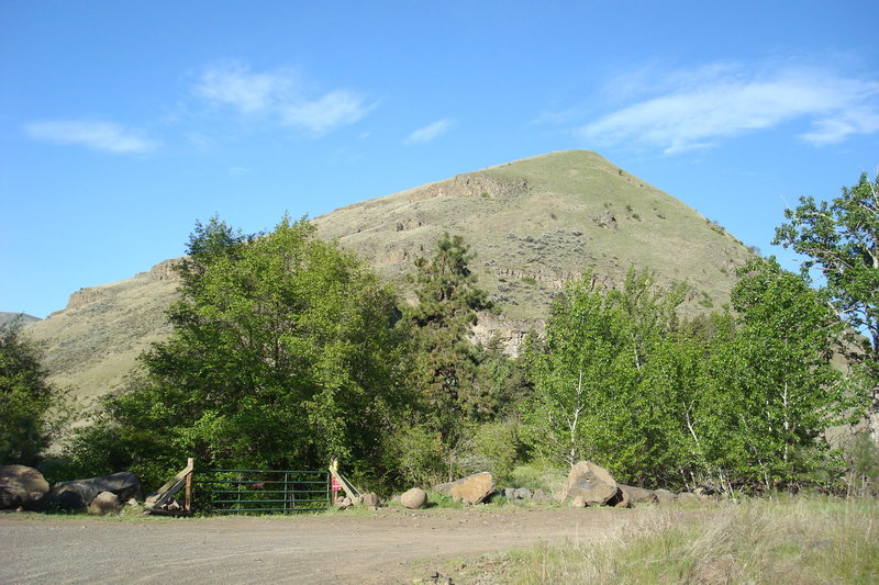 Trailhead, just beyond the gate and across Lick Creek.