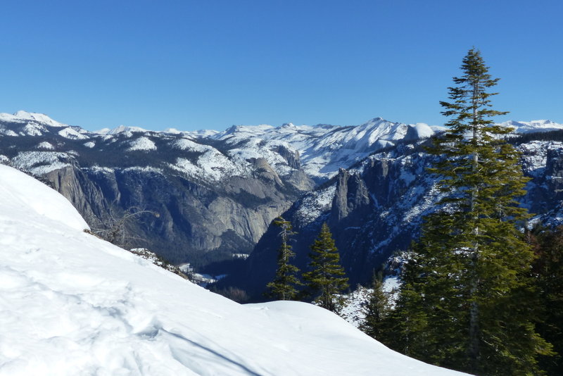 View from Dewey Point over Yosemite Valley.