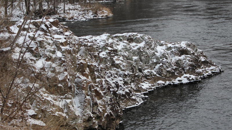 Rocky ledges running along Farmington River.