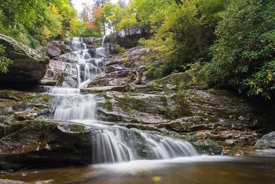Beginning of the fall foliage at Ramsays cascades.