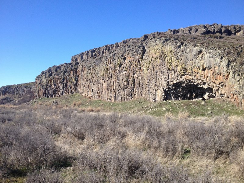 Great looking basalt formations near Crab Creek Trail.