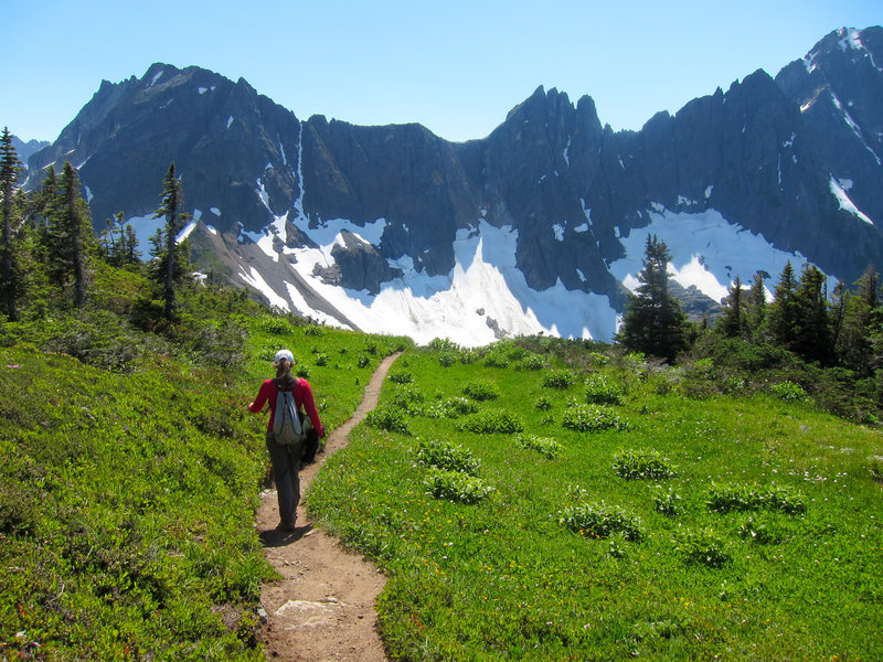 Cascade pass outlet to sahale arm