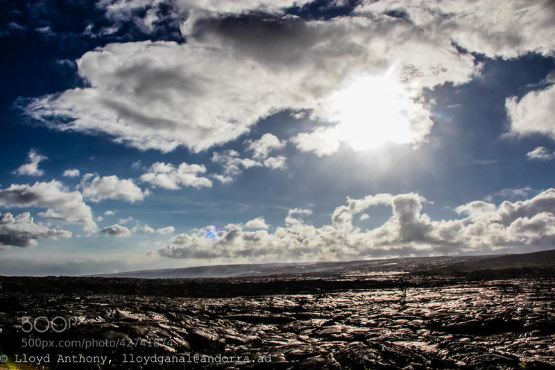 A sunny day on the Hilina Pali Trail.