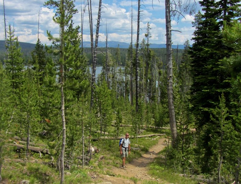 The final 1/4 mile as the trail drops to Beula Lake.