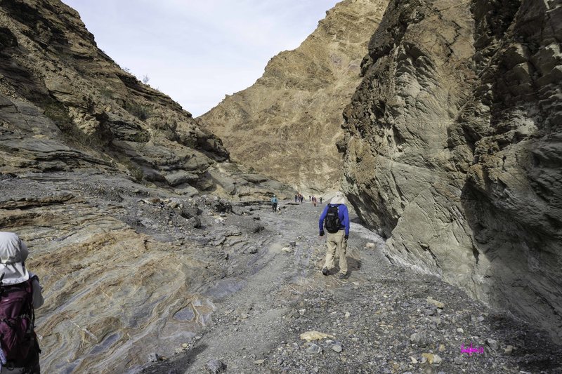 A popular day in Mosaic Canyon.