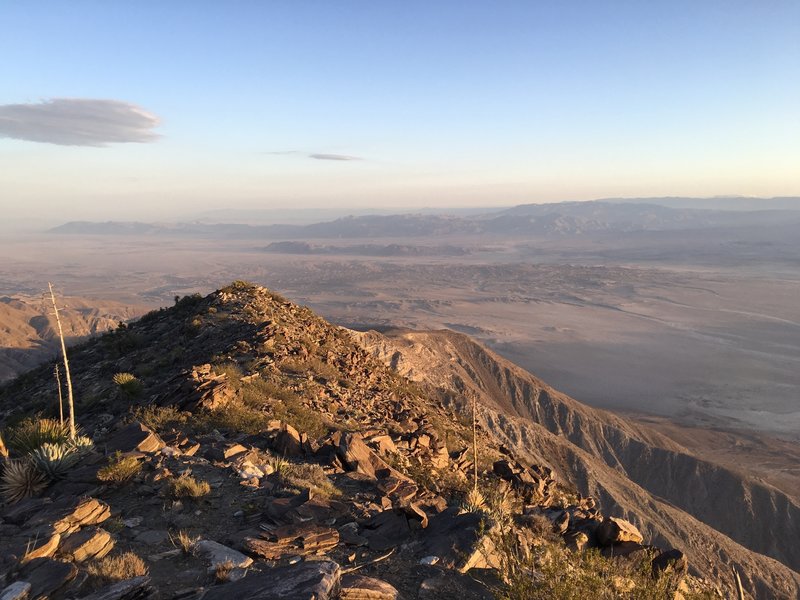 Looking S on the trail, towards the desert floor. The TH is down there somewhere. :)