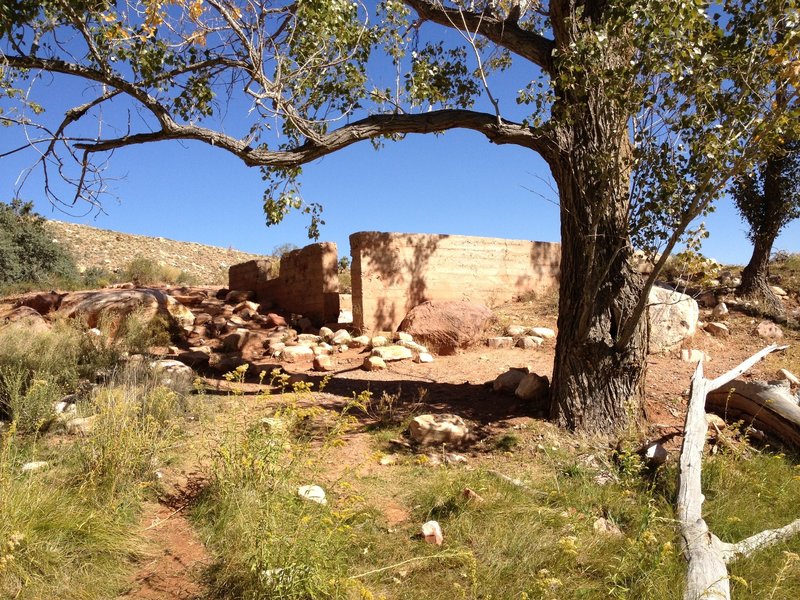 Old ruins along the Pine Creek Trail.