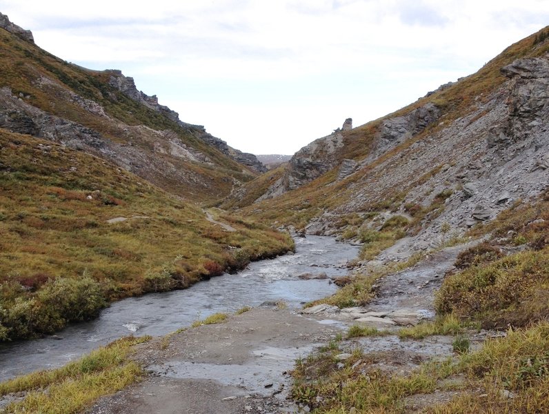 This day was cloudy & windy with spray from the river sometimes reaching the trail.