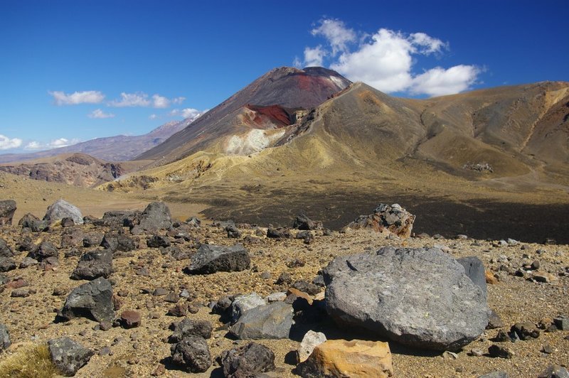 Views of the back of Red Crater off the Oturere Track below Emerald Lakes