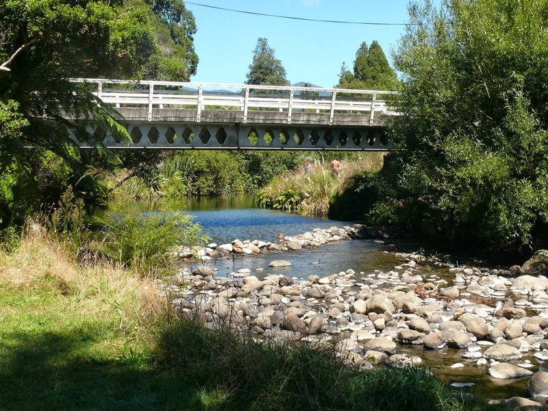 Kaniwhaniwha car park and trail start