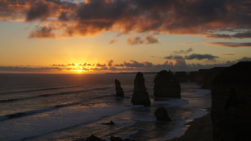 Sunset view of the 12 Apostles.