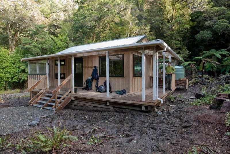 Atiwhakatu Hut.