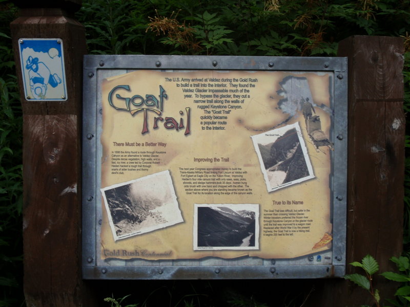 This is the trailhead at the east end of the trail. The Goat Trail and Pack Trail share this parking lot.