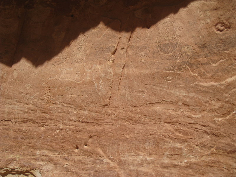 Though light, you can still see the petroglyphs.