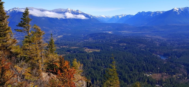 The view from the upper Rattlesnake Mountain ledge.