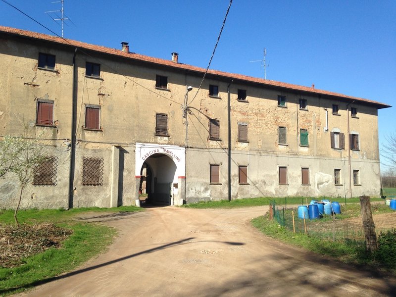 A typical farm where workers live for the different plantations seasons of the area / una tipi
<br>
ca fattoria abitata.