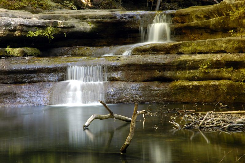 A short waterfall along the Canyon Trail at Matthiessen State Park.