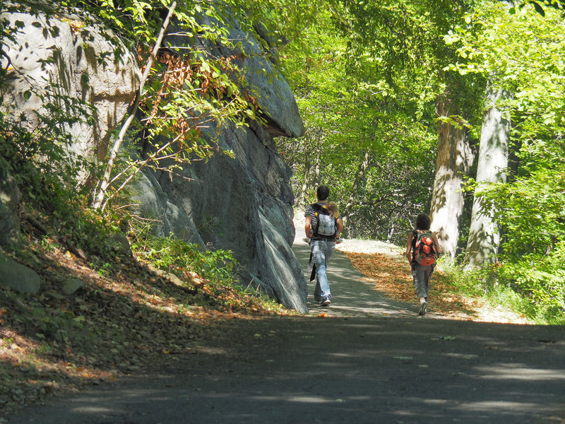 The paved start to the Major Welch Trail on the western shores of Hessian Lake.