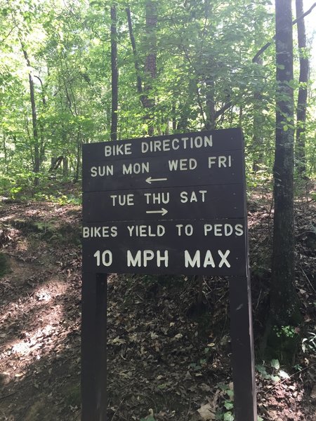 These directional signs for mountain bikers should also be noted by hikers, as they should hike in the opposite direction, against the cyclists.