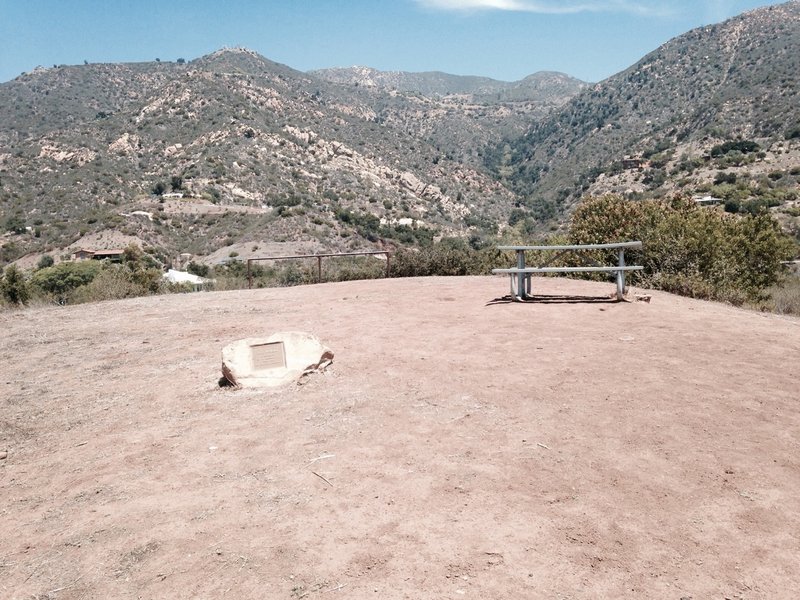 Parma Park viewpoint and picnic bench.