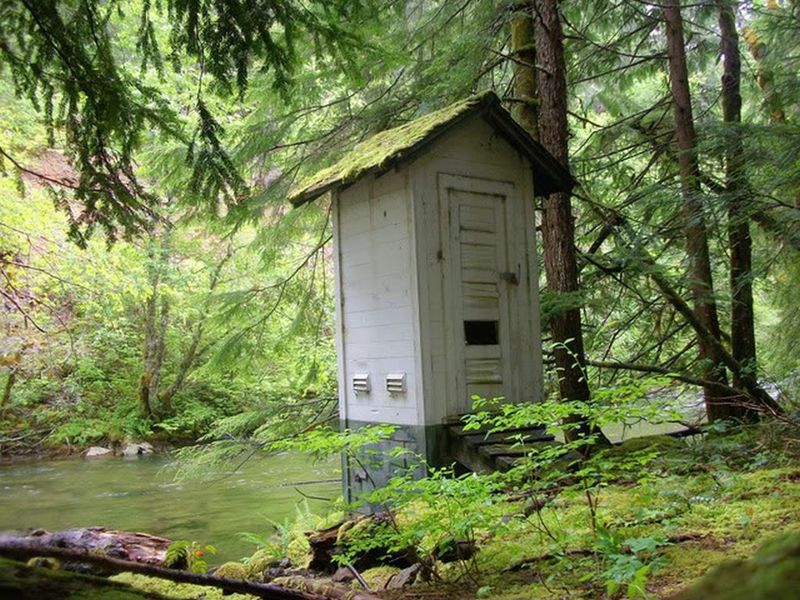 This structure is near the old Linney Creek Bridge across the Salmon River. Photo by Brian Edwards.