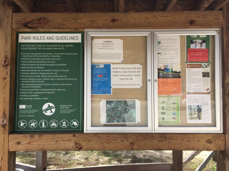 The Anderson Creek Park rules, notices, and precautions are listed on this board near the trailhead. Check here for trail conditions.