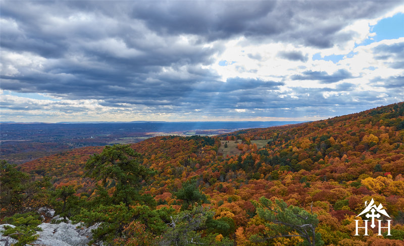 Beautiful views abound from the southern portion of Bonticou Crag.