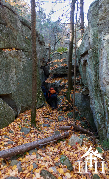 Table Rocks contains crevasses!