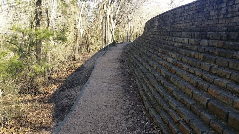 The footpath travels along a wall through this section.