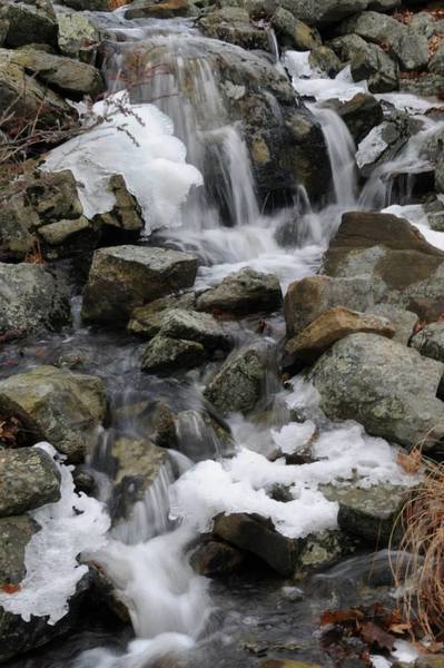 A small waterfall cascades into Lake Skemonto.