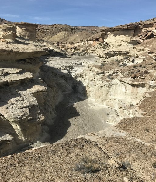 This small slot canyon is where the Wiregrass Trail narrows a bit.